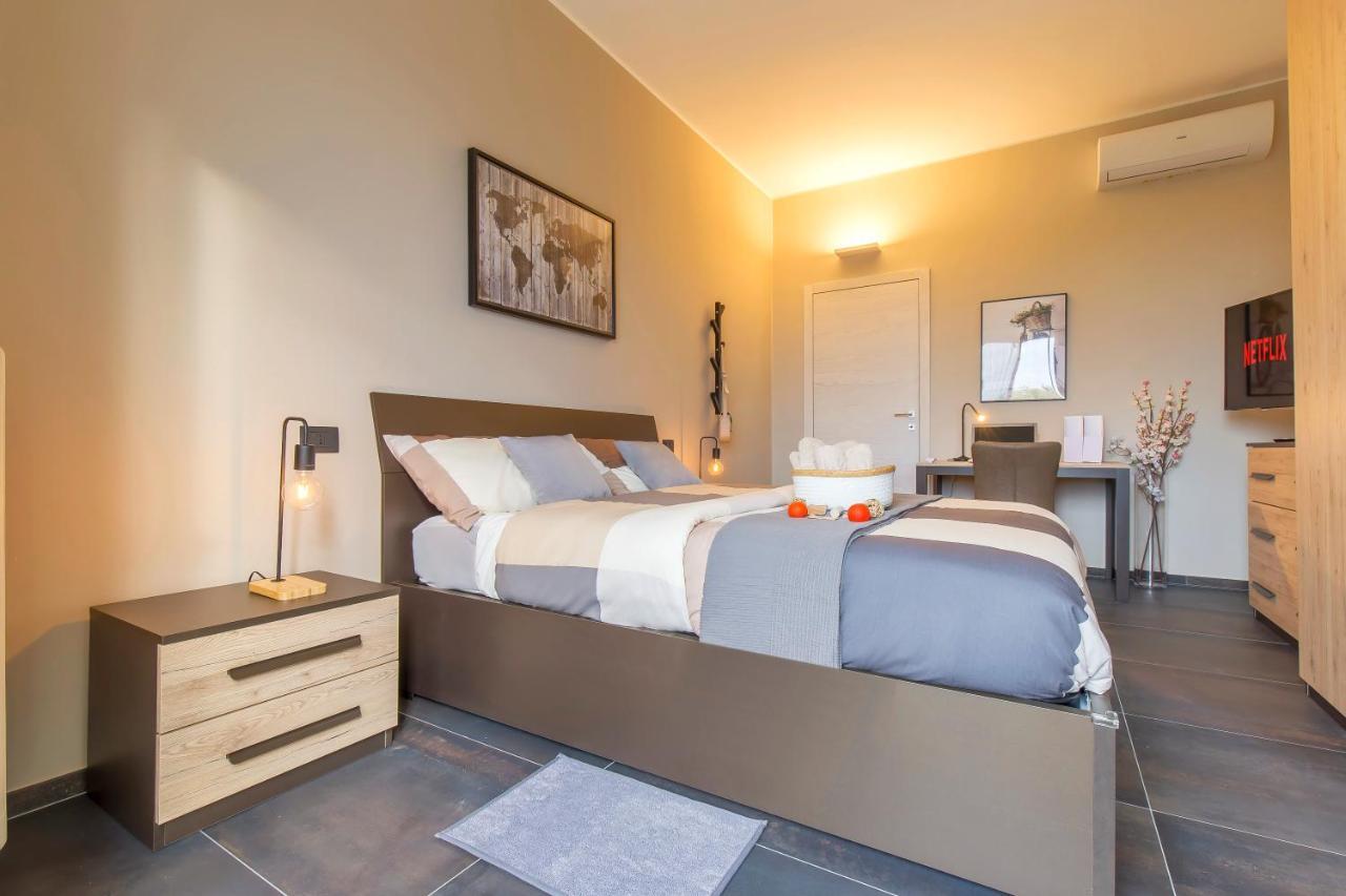 Modern & Bright 2 Bedroom Flat 50M From M4 Stop Milano Exterior foto